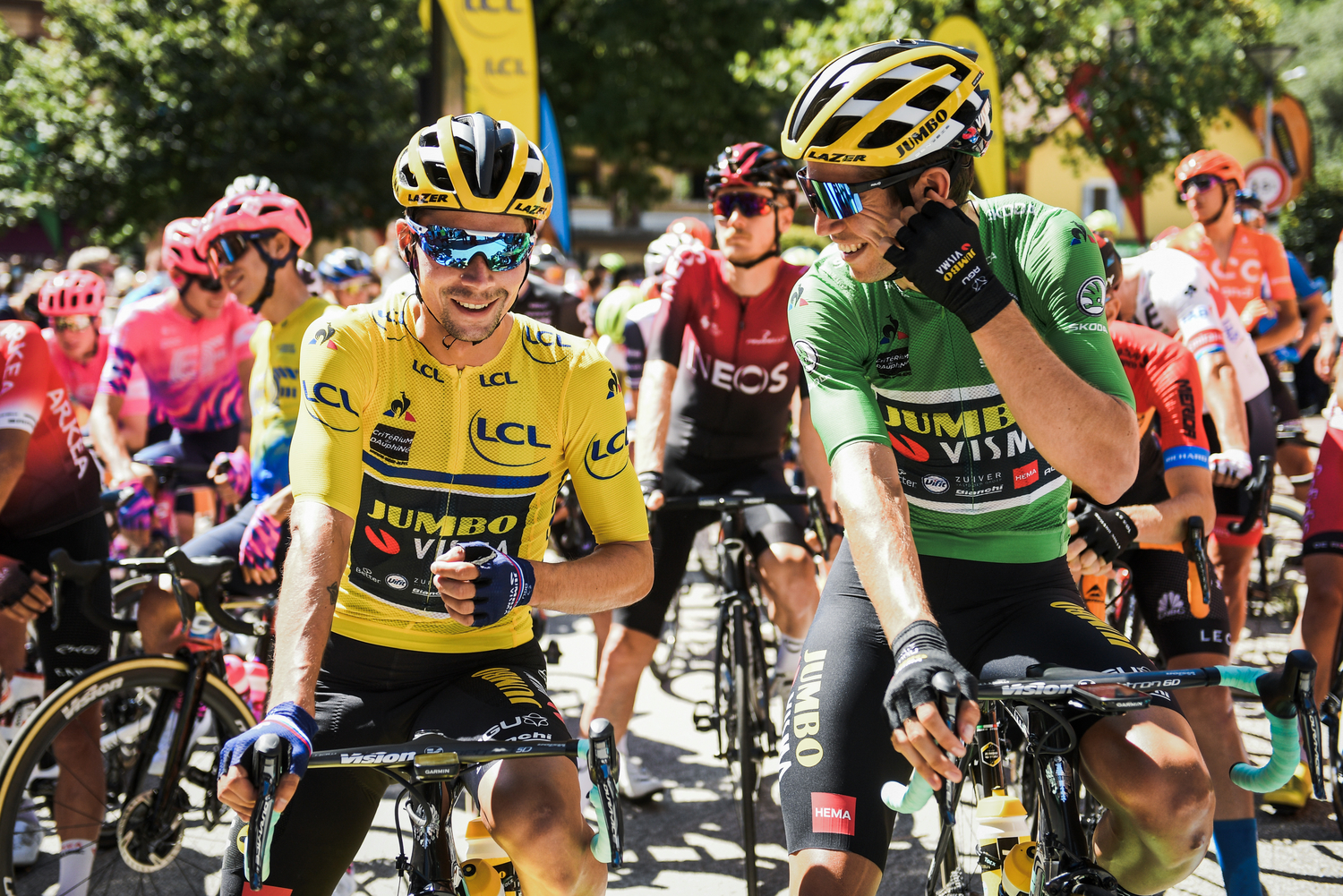 Leto 2020: Roglič in van Aert sta nosila rumeno in zeleno majico na Dirki po Dofineji. Prvi je ni končal, drugi je pripeljal zeleno majico do konca. Sta lahko oba uspešna na Touru 2022?